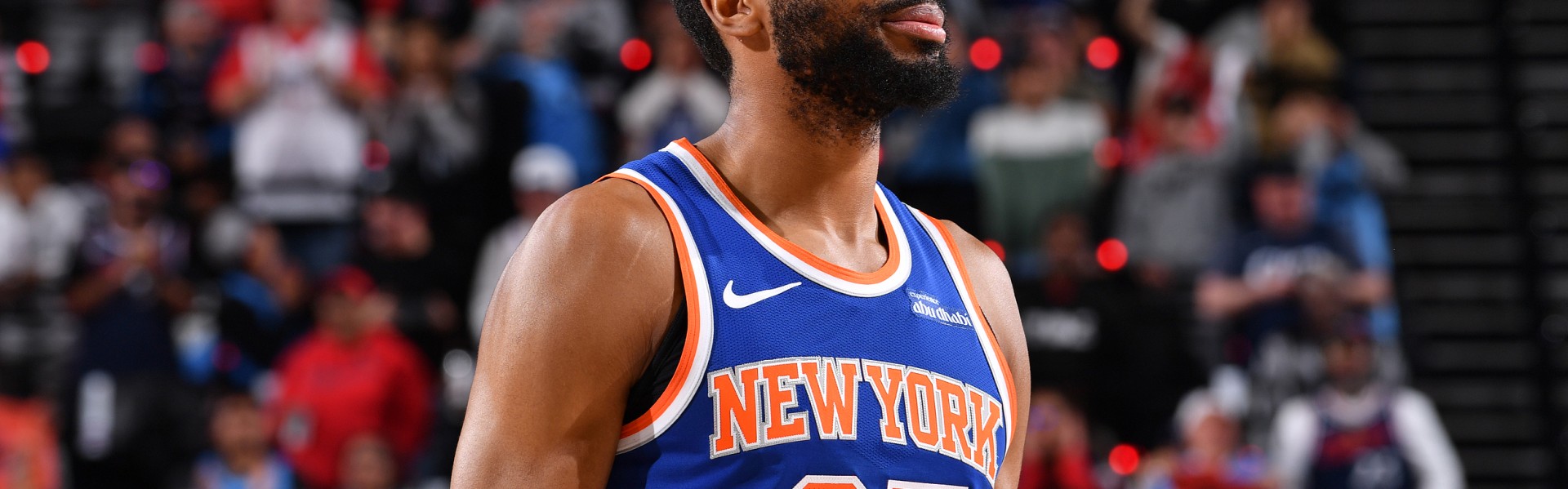 开云体育-布里奇斯15+3抢断第三节独得10分，率队吹响反攻号角