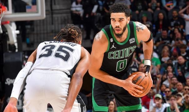 kaiyun-塔图姆希望罗威先发出场 绿军是否该考虑变阵