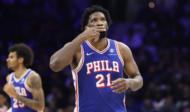 开云官网-实力逐渐回归！恩比德两分11中8&amp;8罚8中砍下27+8 失误7次有点多