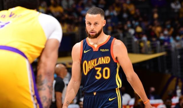 kaiyun-面对窒息围剿射下37分 无解库里险些掀翻卫冕冠军